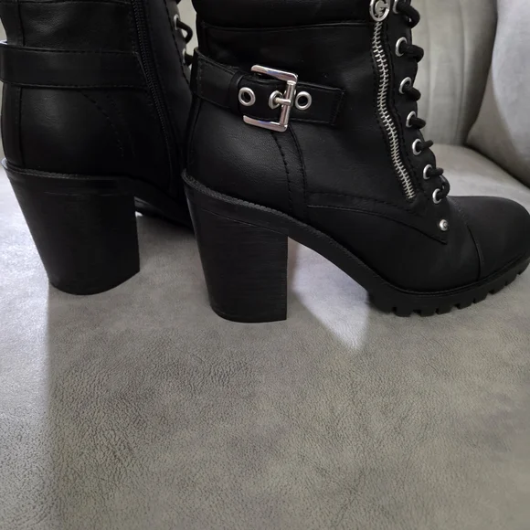 G by Guess Jaydyn Combat Boots Black Lace Up Buckle Zipper Size 9 - Picture 4 of 7